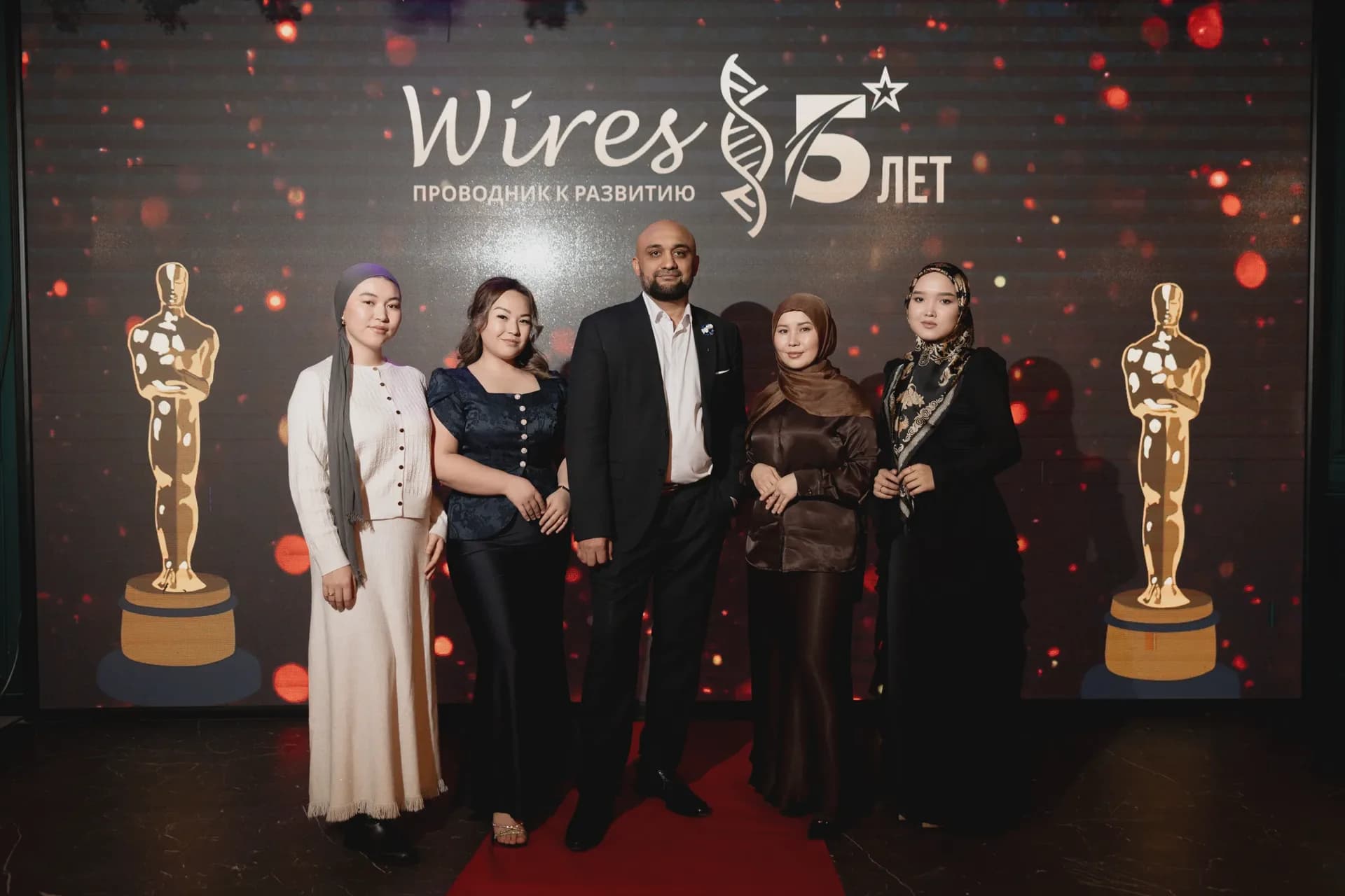 Сотрудники Wires у экрана с логотипом «Wires — 5 лет»